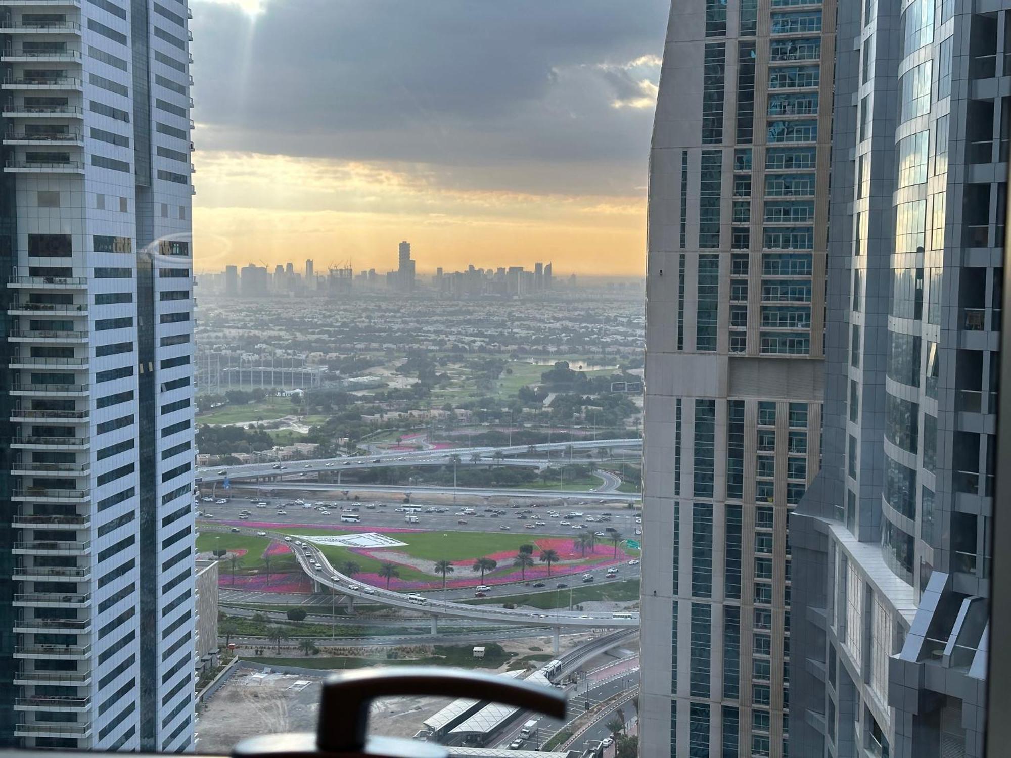 Super Host At Highest Residential Tower In The World, Private Rooms In A Shared Apartment Dubai Dış mekan fotoğraf