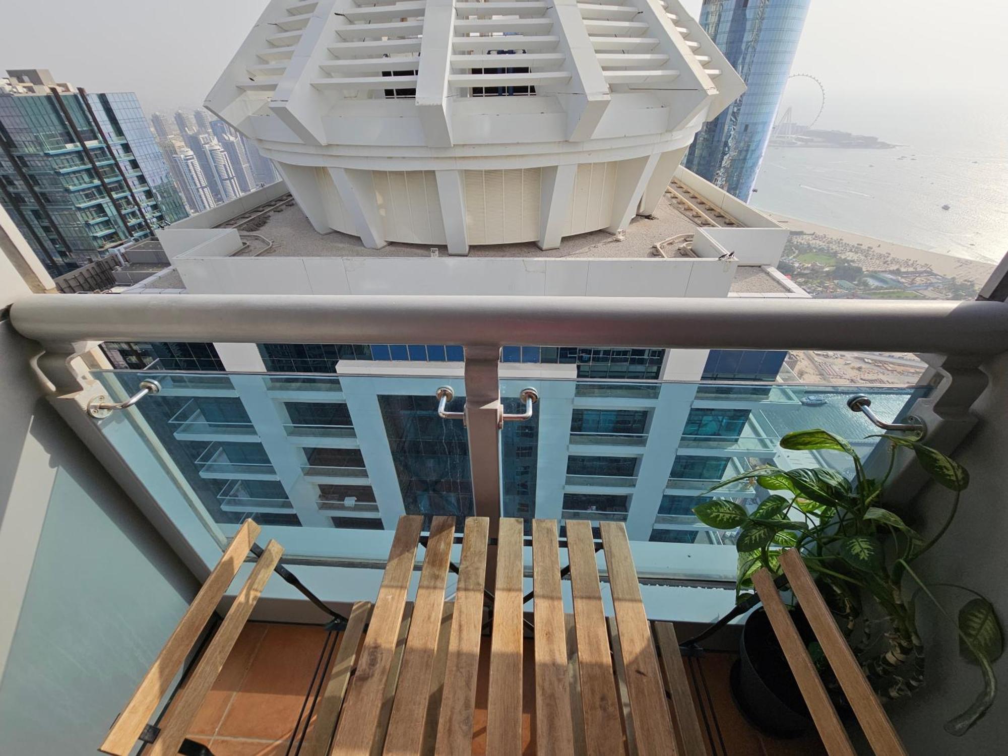 Super Host At Highest Residential Tower In The World, Private Rooms In A Shared Apartment Dubai Oda fotoğraf